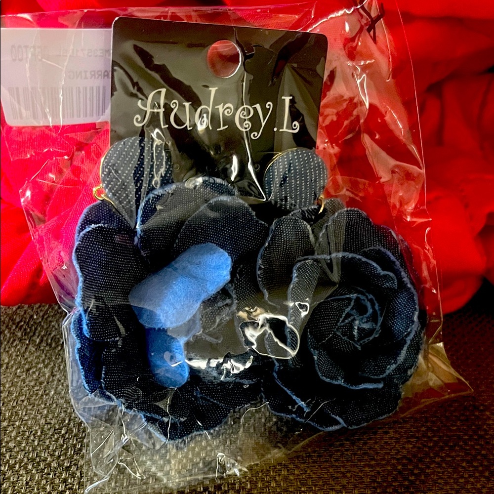 Audrey Navy Floral Hair Clips
